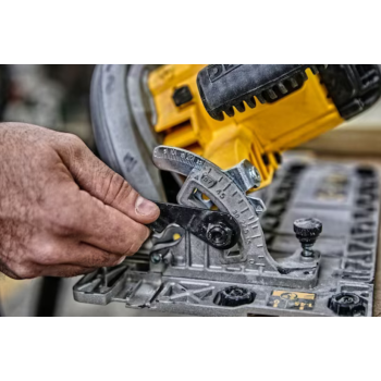 Pilarka tarczowa Dewalt DWE576K
