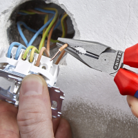 SZCZYPCE UNIWERSALNE Z OSTRO ZAKOŃCZONYMI SZCZĘKAMI