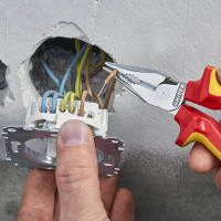 SZCZYPCE UNIWERSALNE Z OSTRO ZAKOŃCZONYMI SZCZĘKAMI PCV145MM